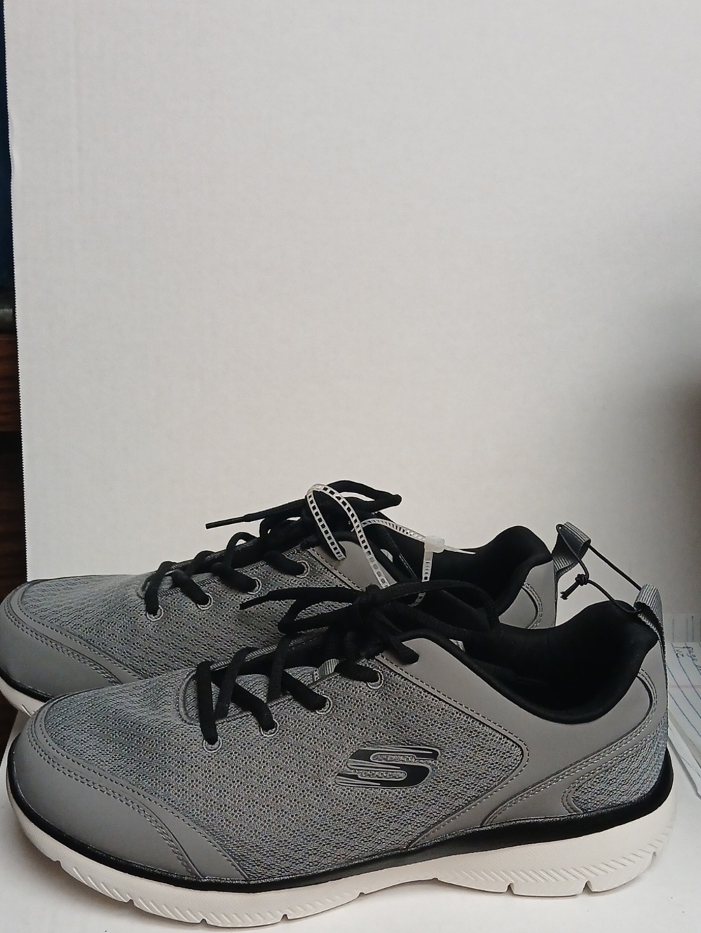 Skechers Men’s Gray and Black Comfort Lace-Up Sneakers Size 10